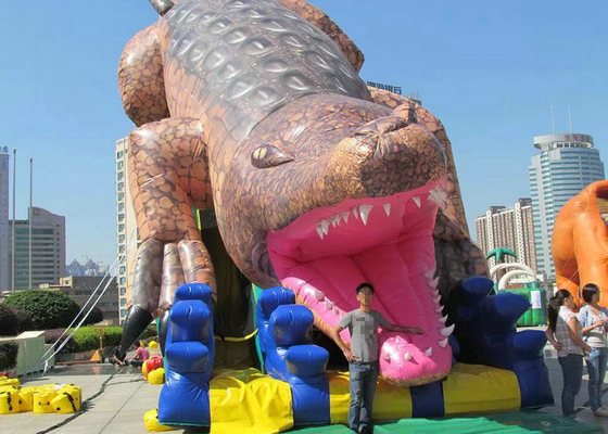 विशालकाय Inflatable मनोरंजन पार्क खेलने के लिए 19mx5.5m आयाम सुरक्षित प्रवेश