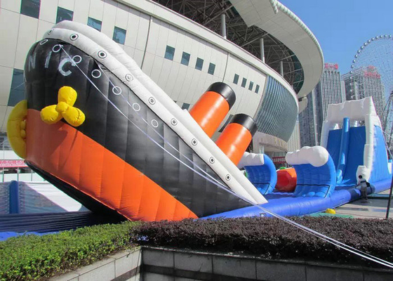 कस्टम मेड Inflatable बाधा कोर्स टाइटैनिक स्लाइड पीवीसी टैरप सामग्री के साथ