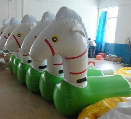 मज़े खेलना Inflatable खेल खिलौने सुरक्षित पीवीसी तिरपाल Inflatable हॉर्स रेसिंग