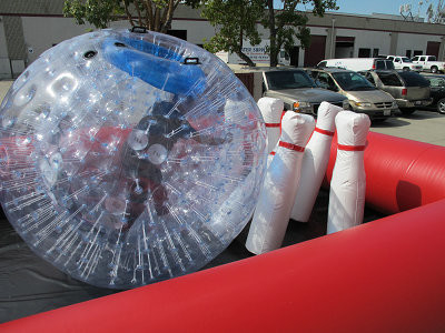 उत्कृष्ट लचीलापन Inflatable खेल खिलौने टिकाऊ ज़िपर Inflatable बॉलिंग खेल