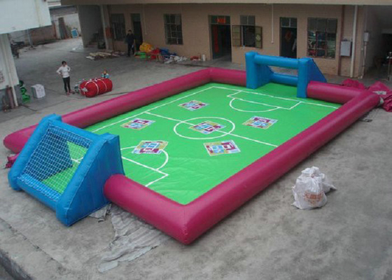 इंटरएक्टिव खेल Inflatable आउटडोर खिलौने घर्षण प्रतिरोध उड़ा फुटबॉल पिच