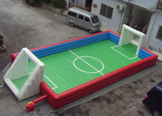 इंटरएक्टिव खेल Inflatable आउटडोर खिलौने घर्षण प्रतिरोध उड़ा फुटबॉल पिच