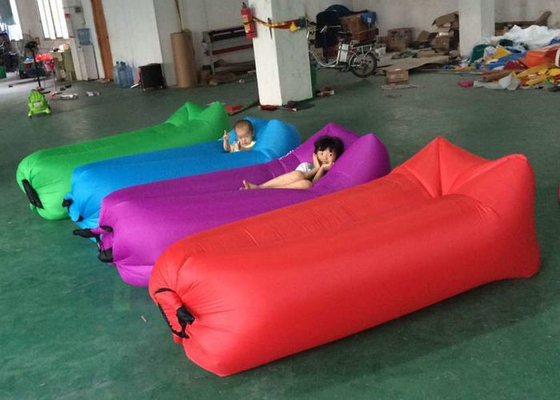 आसानी से समुद्र तट आराम के लिए Inflatable सोफा बिस्तर रंगीन मुद्रण का भार उठाते
