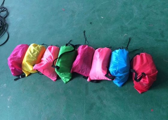 आसानी से समुद्र तट आराम के लिए Inflatable सोफा बिस्तर रंगीन मुद्रण का भार उठाते