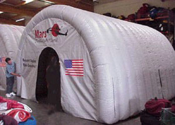 सादे रंग पीवीसी Inflatable तम्बू 10mx6m 8mx4m बड़े स्पेस सीई आश्वासन युक्त