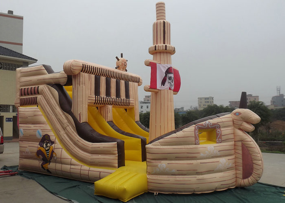 समुद्री डाकू जहाज आकार Inflatable आउटडोर खिलौने चौगुनी सिलाई OEM स्वीकार किए जाते हैं