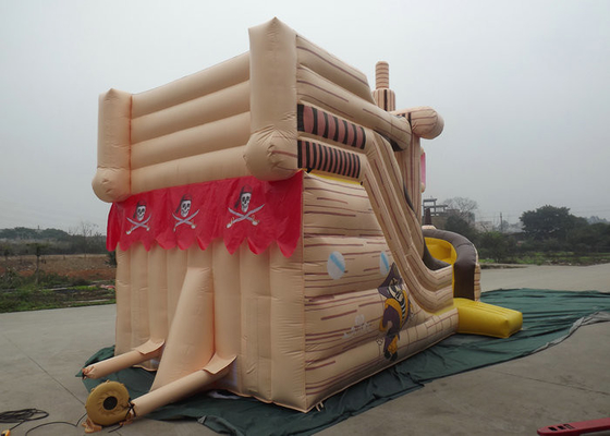 समुद्री डाकू जहाज आकार Inflatable आउटडोर खिलौने चौगुनी सिलाई OEM स्वीकार किए जाते हैं