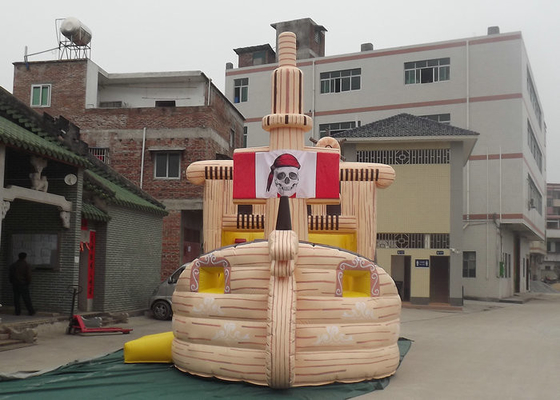 समुद्री डाकू जहाज आकार Inflatable आउटडोर खिलौने चौगुनी सिलाई OEM स्वीकार किए जाते हैं
