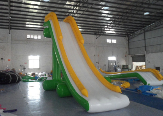 संकीर्ण तिरपाल पानी के ऊपर उड़ा, बड़े Inflatable जल स्लाइड सीई प्रमाणित