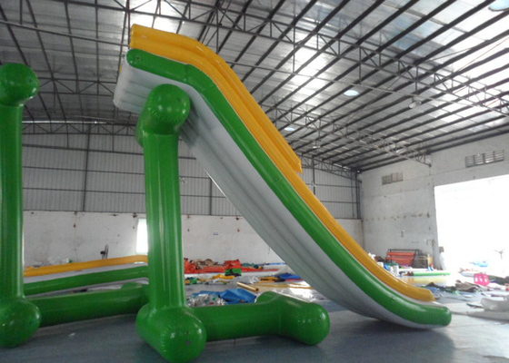 संकीर्ण तिरपाल पानी के ऊपर उड़ा, बड़े Inflatable जल स्लाइड सीई प्रमाणित
