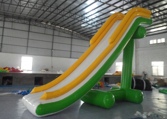संकीर्ण तिरपाल पानी के ऊपर उड़ा, बड़े Inflatable जल स्लाइड सीई प्रमाणित