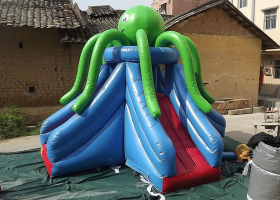 ग्रीन ऑक्टोपस विशालकाय Inflatable स्लाइड लोकप्रिय आकर्षण संयुक्त पर प्रबलित स्ट्रिप्स