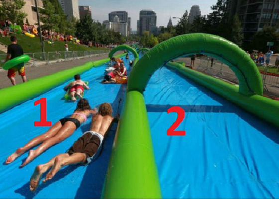 50 मीटर लंबाई Inflatable पर्ची और आउटडोर खेलने के लिए पर्यावरण के अनुकूल स्लाइड