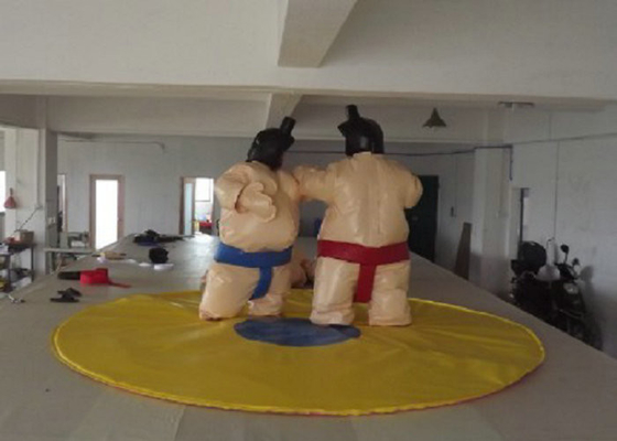 बाहरी पारस्परिक Inflatable सूमो सूट उच्च टिकाऊपन पीवीसी तिरपाल आंसू सबूत
