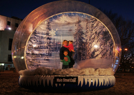 क्रिसमस संवर्धन बड़े Inflatable ग्लोब नकली हिमपात प्रकार स्पष्ट पीवीसी सामग्री