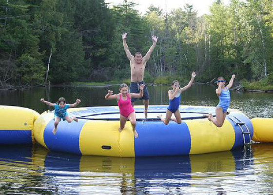 बच्चों और वयस्कों पीवीसी Inflatable पानी के खिलौने फ़्लोटिंग Trampoline OEM / ODM स्वीकृत