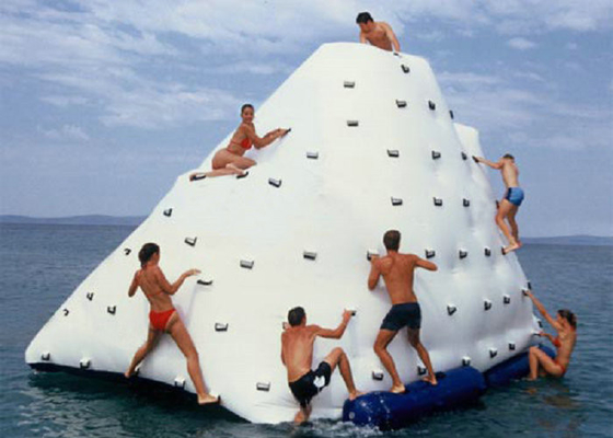 लोगो मुद्रित Inflatable जल खिलौने चढ़ाई के लिए स्थिर मजबूत हुक सुविधाजनक