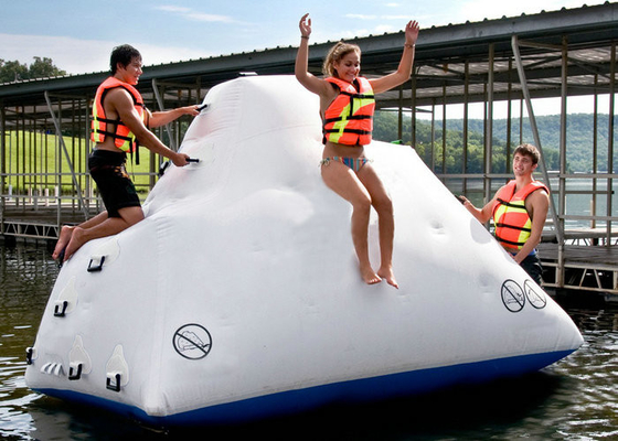 लोगो मुद्रित Inflatable जल खिलौने चढ़ाई के लिए स्थिर मजबूत हुक सुविधाजनक
