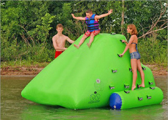 रंगीन Inflatable हिमशैल 3m 4.5m स्वनिर्धारित ऊँचाई मज़ा खेलने के लिए सुरक्षित
