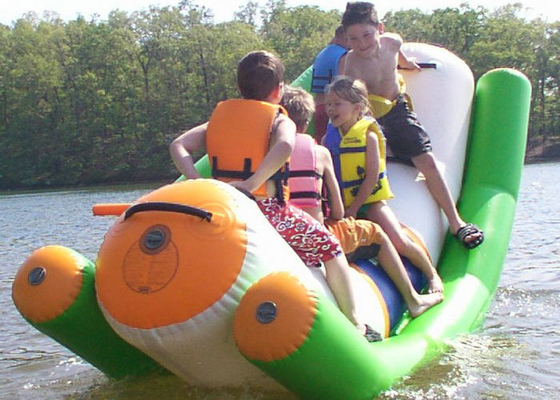 पीवीसी तिरपाल Inflatable जल खिलौने मनोरंजन पार्क के लिए Seesaw पूल फ्लोट