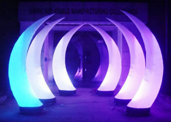 हार्न्स के आकार का लाइट अप Inflatables डबल लाइन स्टेज प्रदर्शन के लिए सिले