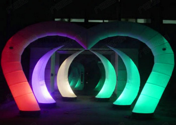 हार्न्स के आकार का लाइट अप Inflatables डबल लाइन स्टेज प्रदर्शन के लिए सिले