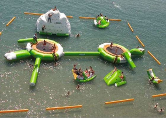 संयुक्त डिजाइन Inflatable जल पार्क बच्चों के लिए मुफ्त नि: शुल्क लीड बजाना