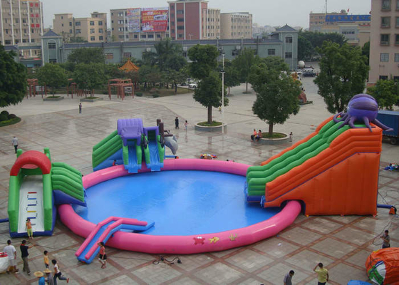 रंगीन उपस्थिति Inflatable पानी पार्क 25mx25m बड़े आयाम CE स्वीकृत