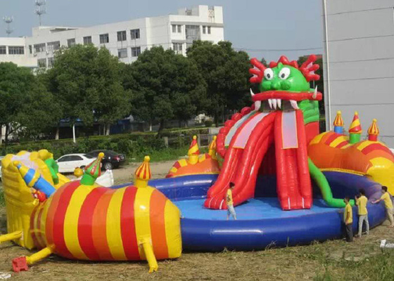 पूल स्लाइड के साथ प्लेटो पीवीसी Inflatable जल पार्क डबल सुई सुरक्षित सिलाई