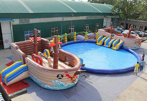 लोगो प्रिंटिंग Inflatable जल खेल का मैदान पंचर प्रतिरोधी गैर त्वचा के लिए उत्तेजक