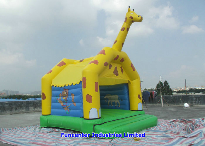 पीला जिराफ Inflatable आउटडोर खिलौने उछालभरी कैसल डबल सुई सुरक्षित सिलाई ऊपर उड़ा