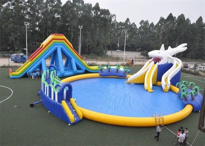 रंगीन उपस्थिति Inflatable पानी पार्क 25mx25m बड़े आयाम CE स्वीकृत
